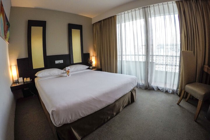 Room 6 of 101
