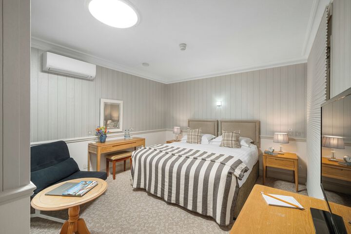 Room 55 of 240