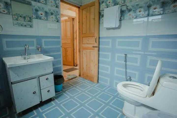 Room 10 of 14