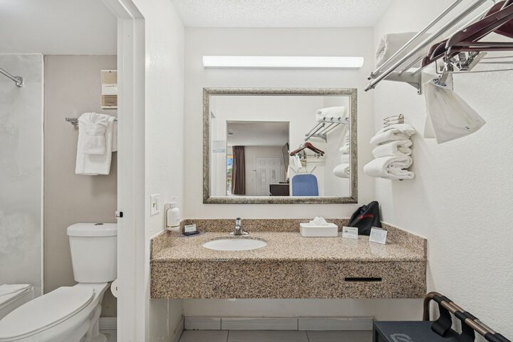 Room 40 of 67