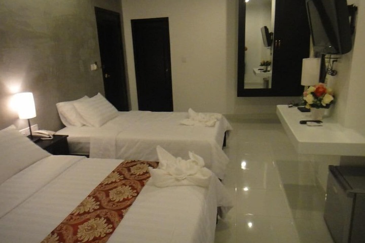 Room 10 of 24