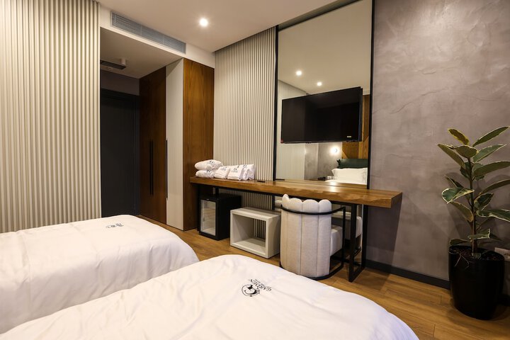 Room 8 of 112