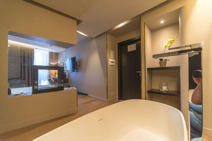 Room 15 of 26