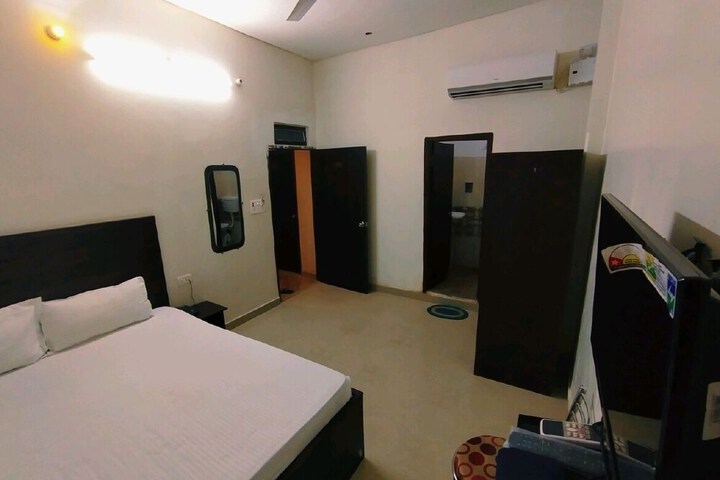 Room 7 of 17