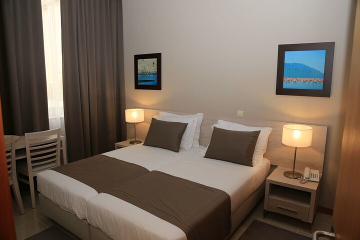 Room 10 of 35