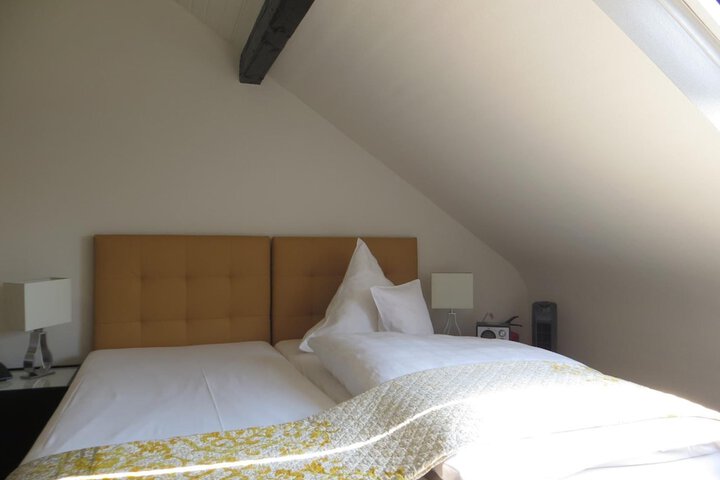 Room 14 of 33