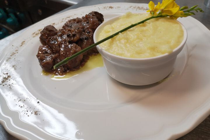 Dining 98 of 171
