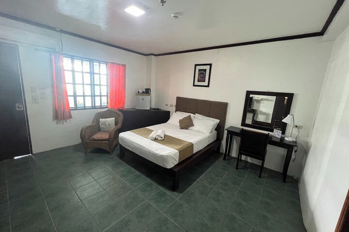 Room 3 of 68