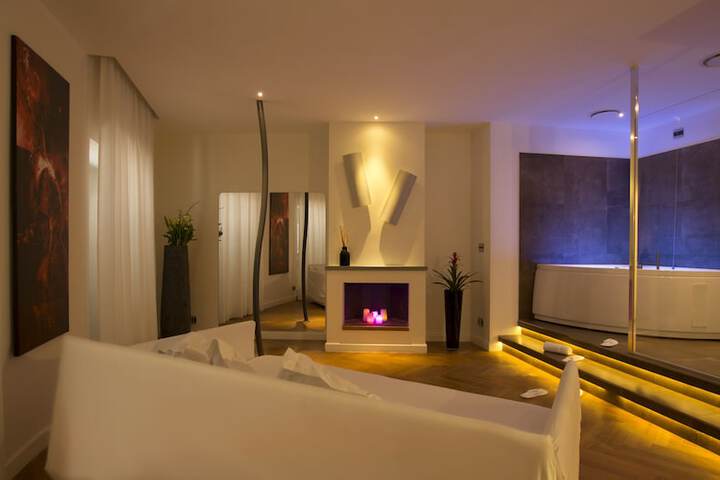 Room 35 of 74