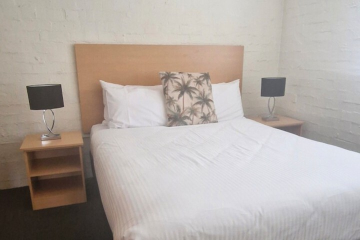 Room 2 of 72