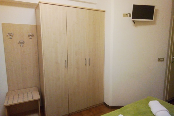 Room 21 of 35