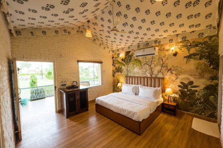 Room 4 of 17