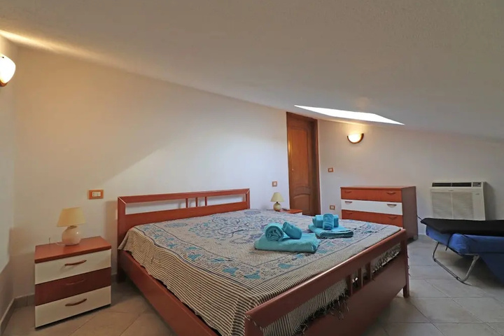 Room 5 of 14