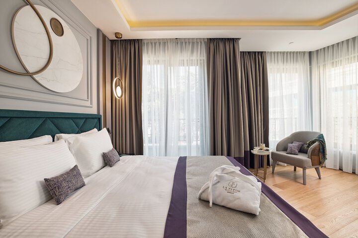 Room 8 of 27