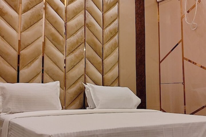 Room 4 of 17