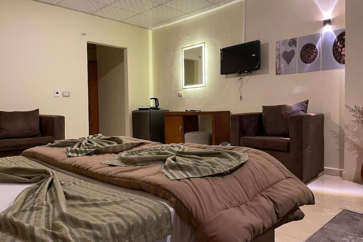 Room 18 of 32