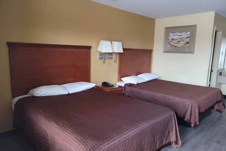 2 Queen Beds (2 of 15)
