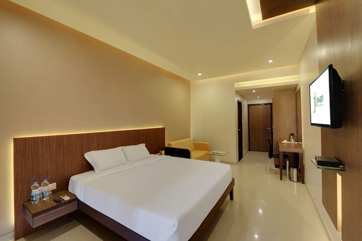 Room 3 of 32