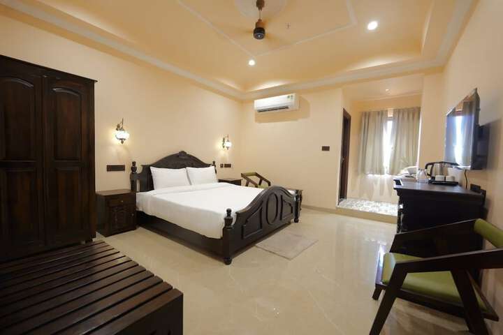 Room 6 of 38