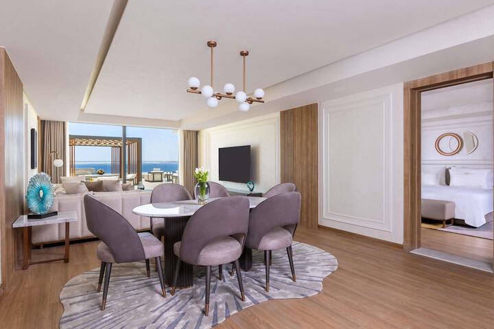 Room 53 of 180