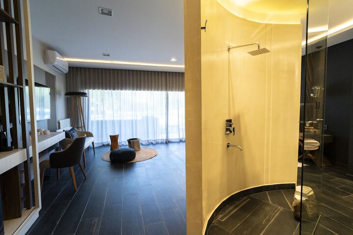 Room 16 of 48