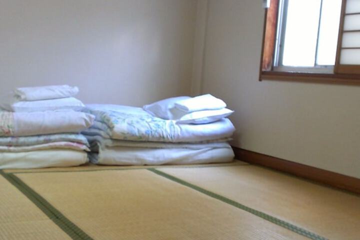 Room 3 of 38