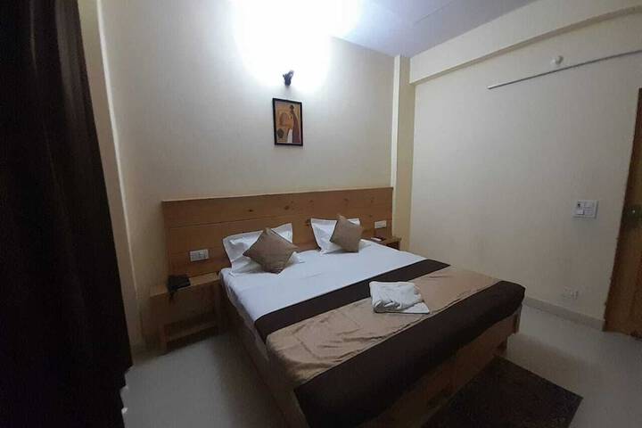 Room 16 of 33