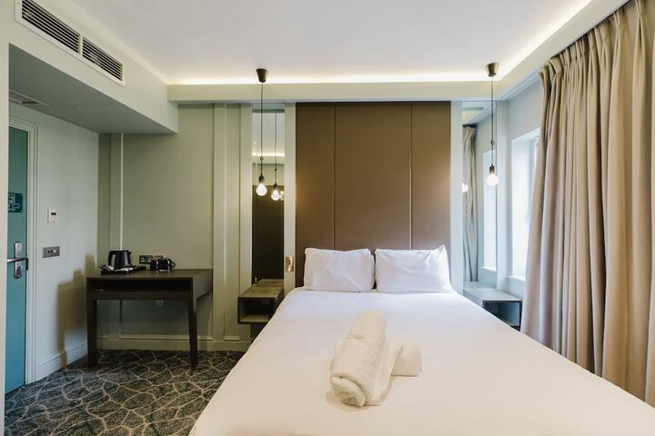 Room 33 of 263