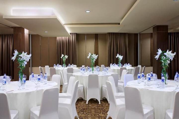 Ballroom/Hall 34 of 42
