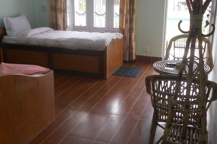 Room 6 of 28