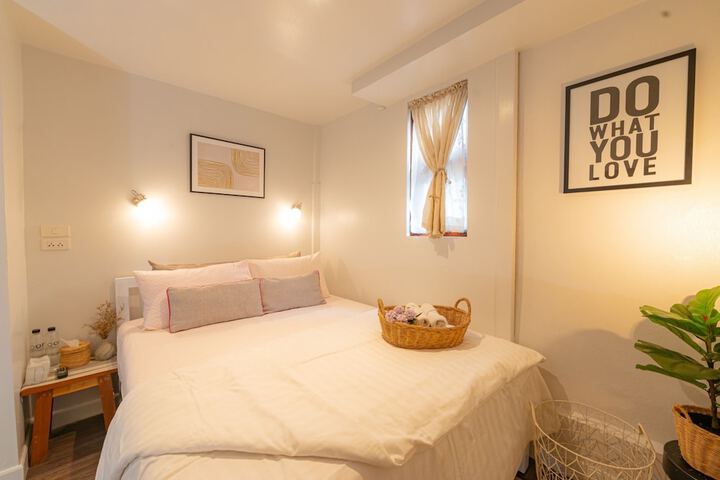 Room 47 of 93