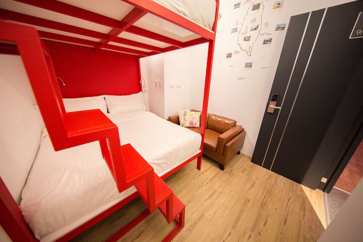 Room 27 of 170