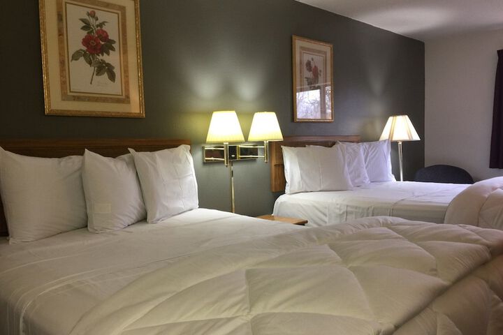 2 Queen Beds (1 of 5)