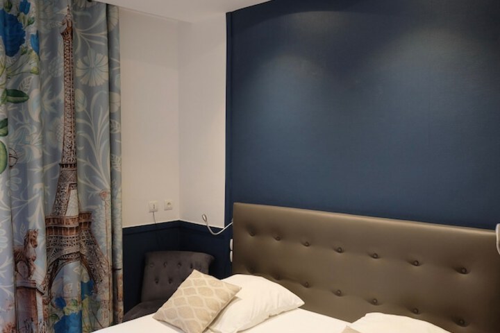Room 12 of 34