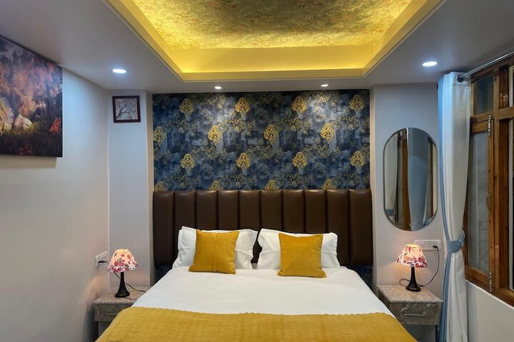 Room 4 of 26