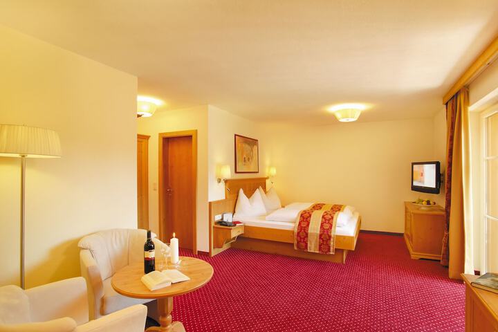 Room 6 of 93