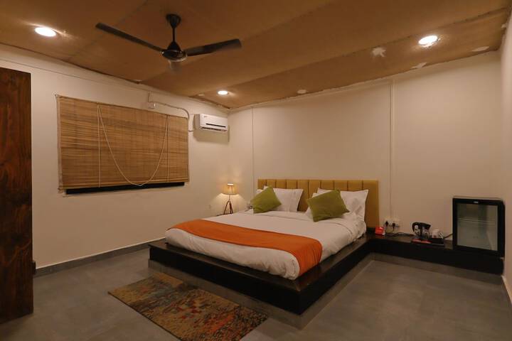 Room 6 of 66