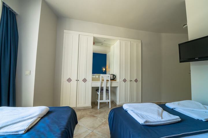 Room 3 of 12