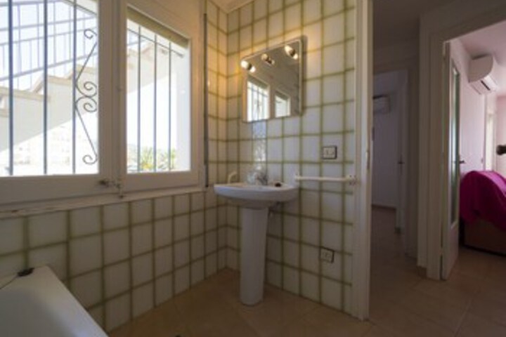 Room 5 of 20