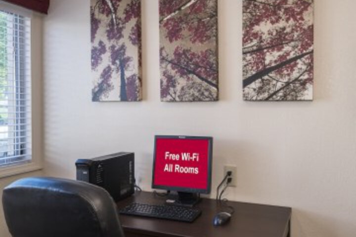 Business Center 25 of 27