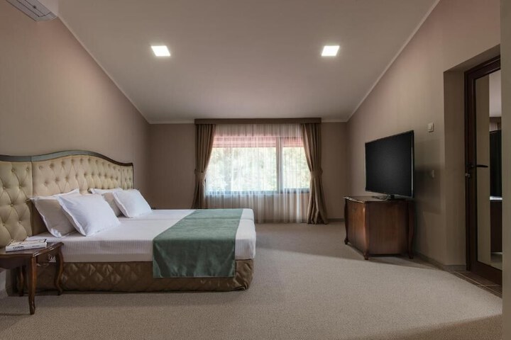 Room 6 of 38