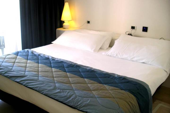 Room 3 of 41