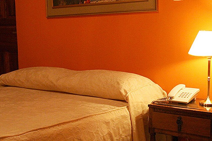 Room 6 of 18