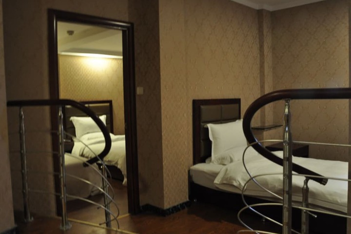 Room 5 of 28