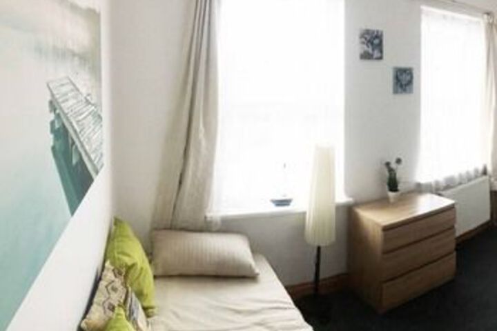 Room 3 of 28