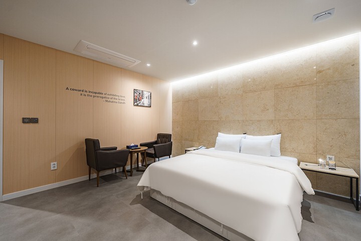 Room 8 of 26