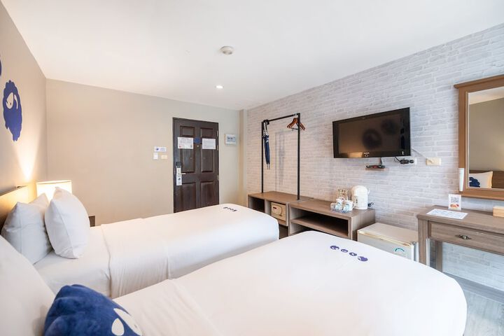 Room 18 of 107