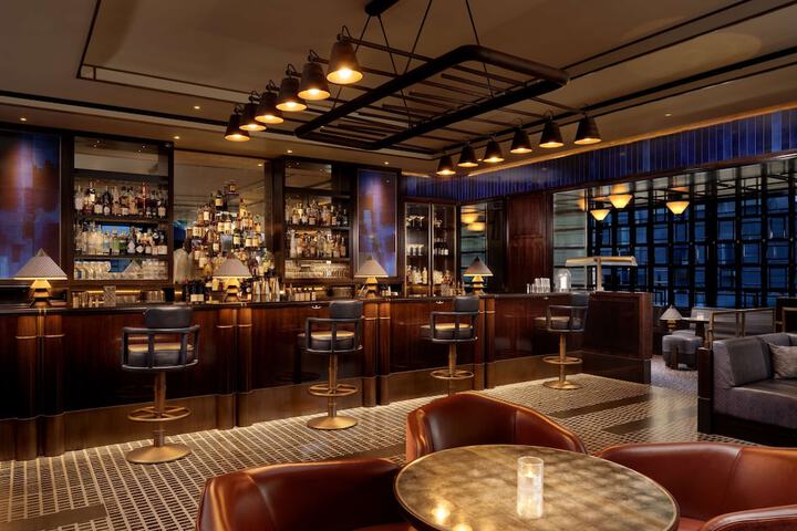 Lounge 71 of 82