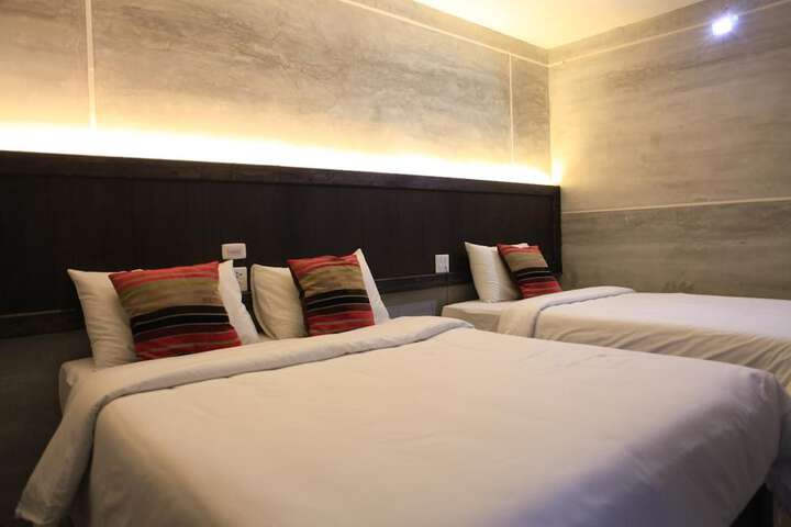 Room 16 of 48