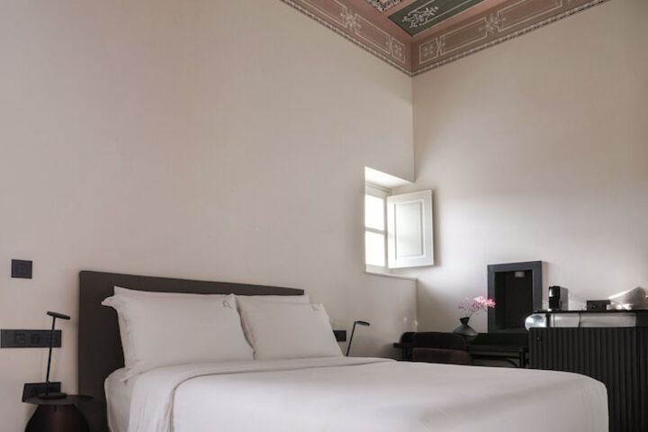 Room 102 of 206